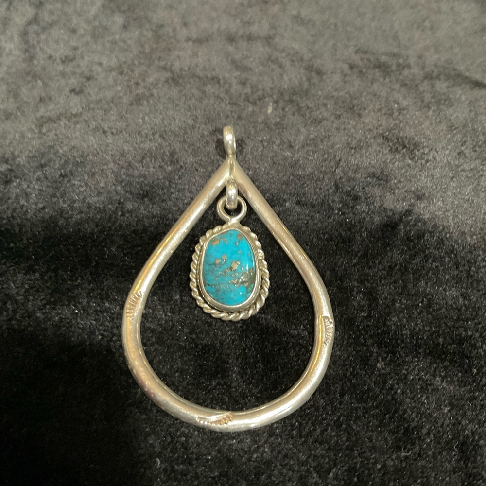 Native STERLING SILVER PENDANT - Picture 9 of 10